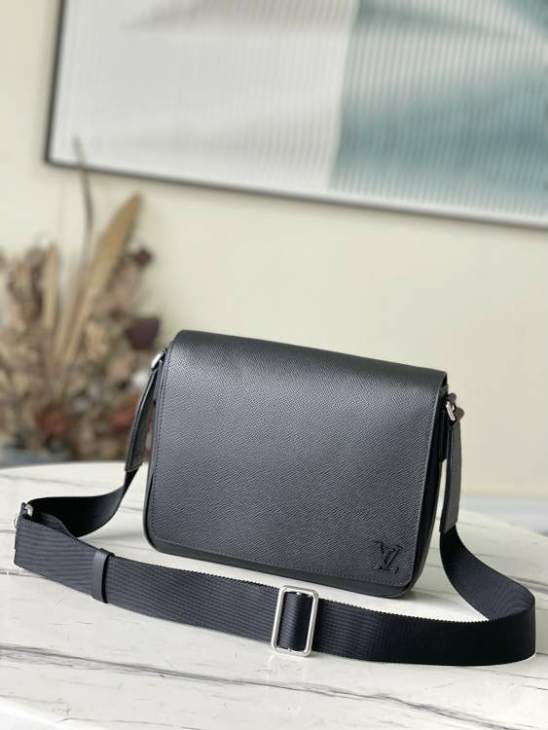 Picture of Louis Vuitton Mens Bags _SKUfw133022942fw